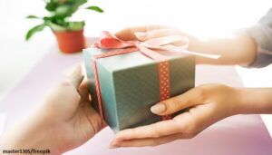 Hadiah untuk Dosen Pembimbing