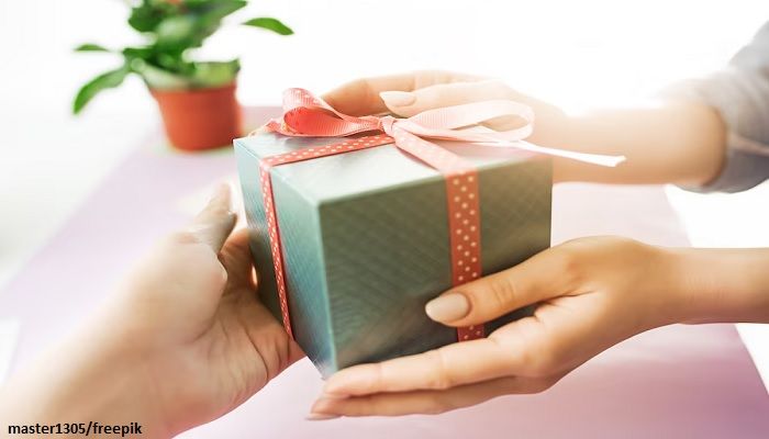 Hadiah untuk Dosen Pembimbing